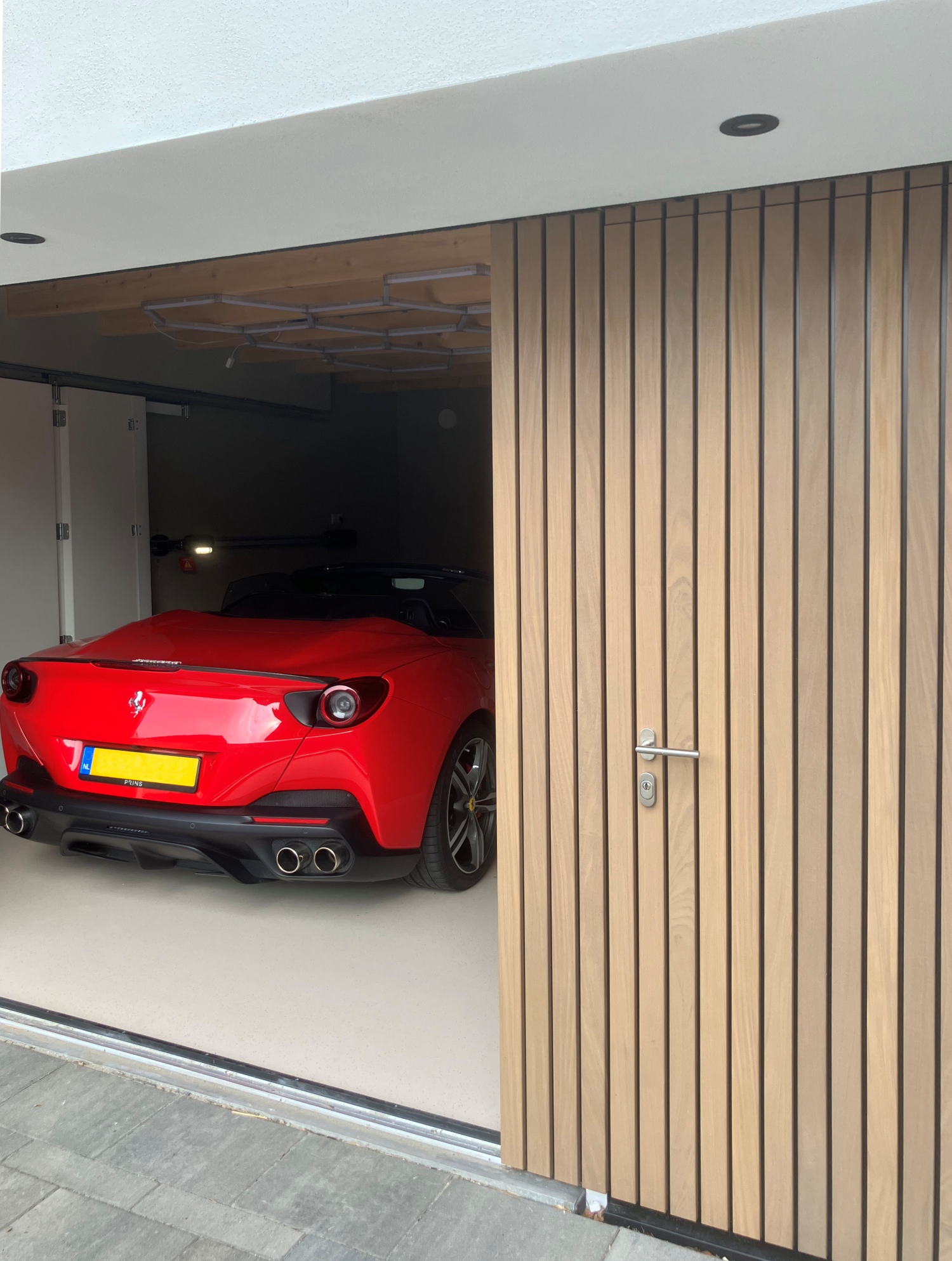 garage-houten-deur-ferrari-zeewolde garage-houten-deur-ferrari-zeewolde
